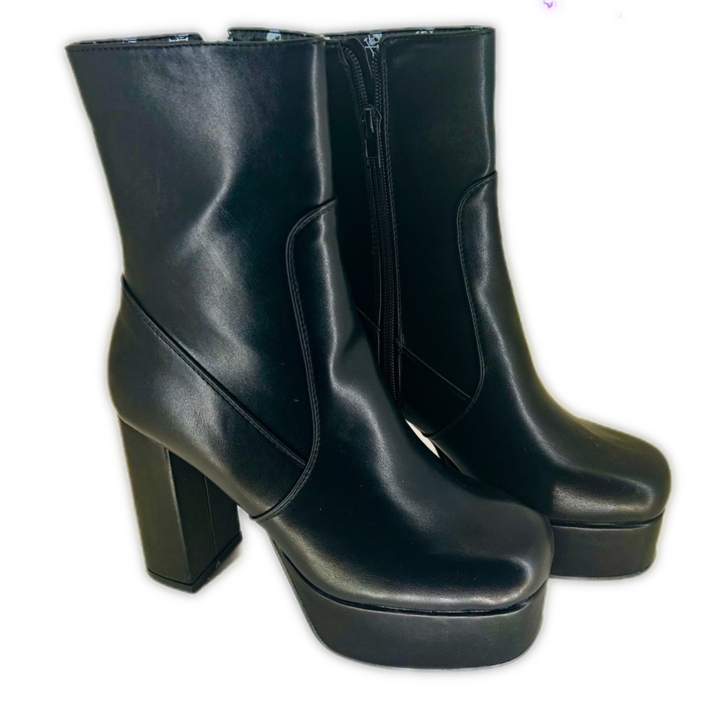 Black Platform Ankle Boots, La Moda, size 8, barely worn